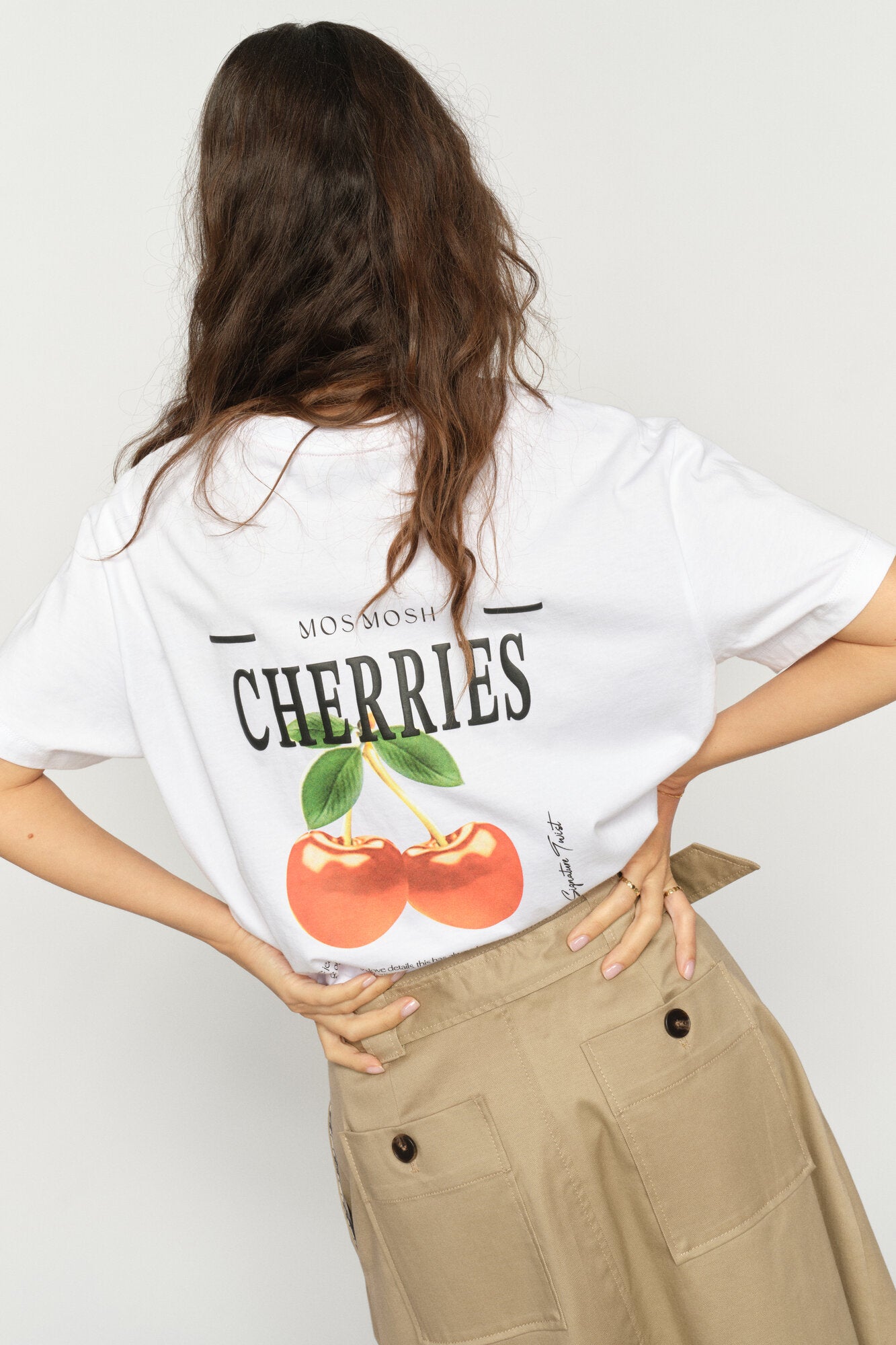 Lail Cherry kortærmet t-shirt – White